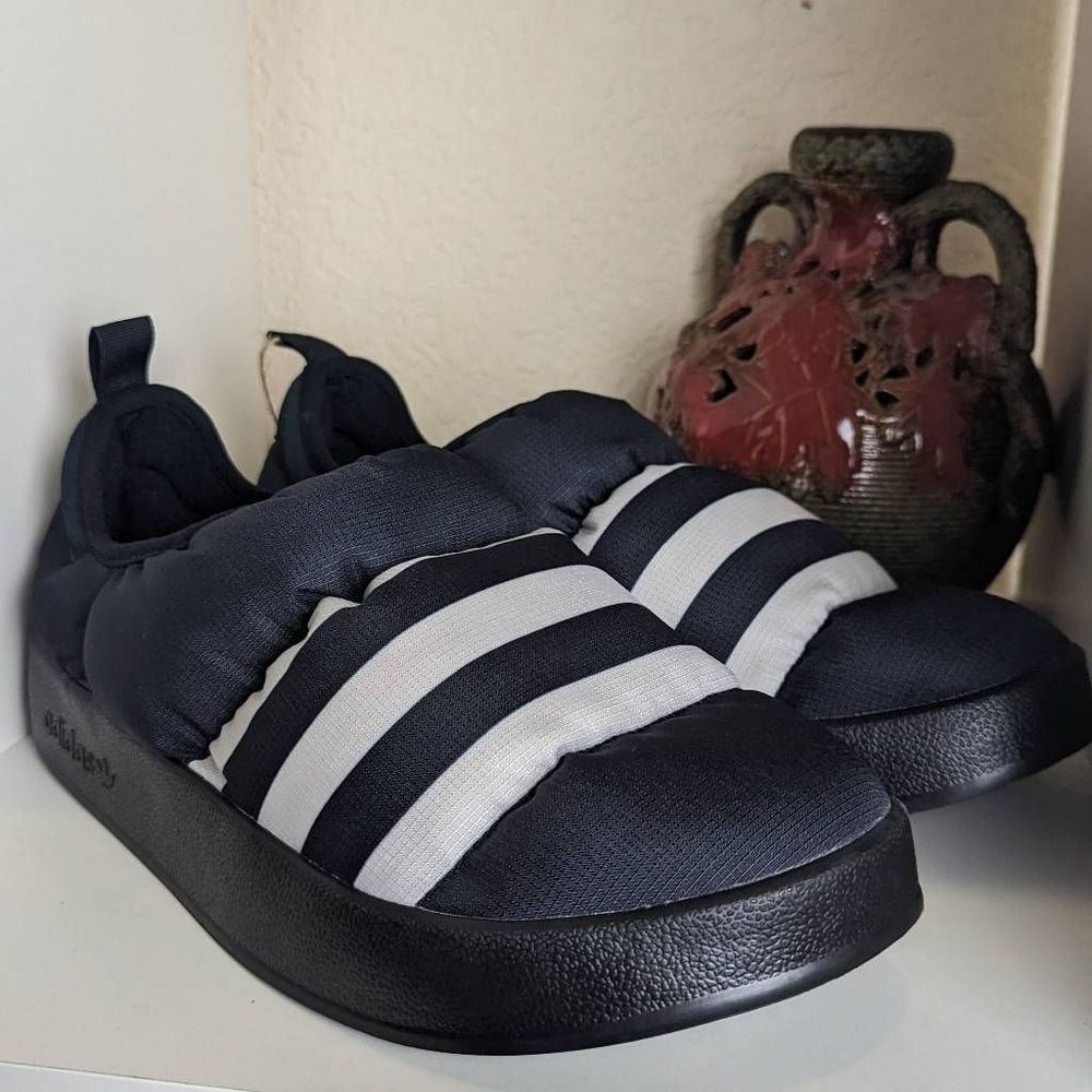 Adidas Puffylette Size 10